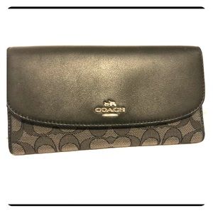 Coach wallet - Brand new w/ tag, never used!